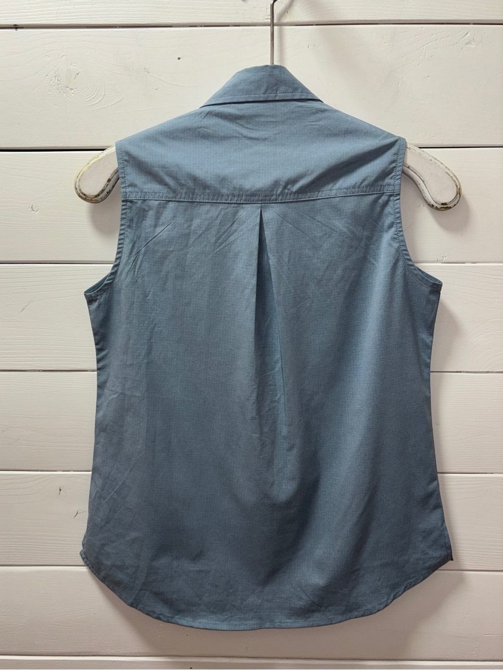 The American Outdoorsman – Women’s Sleeveless Outdoor Shirt – Blue – Size S/P - Picture 4 of 9